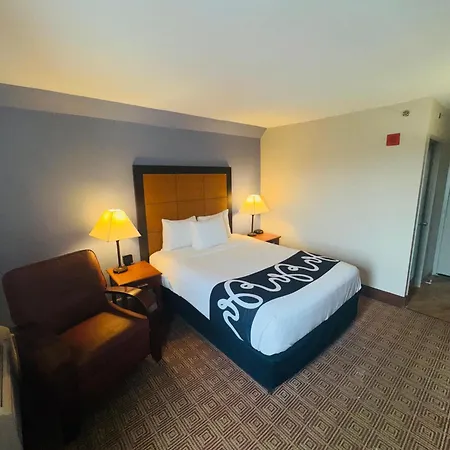 La Quinta By Wyndham Stamford / New York City Exterior photo
