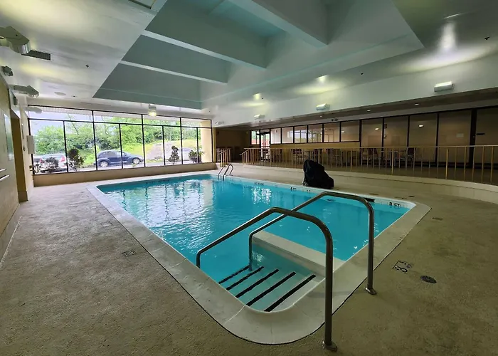 La Quinta By Wyndham Stamford / New York City