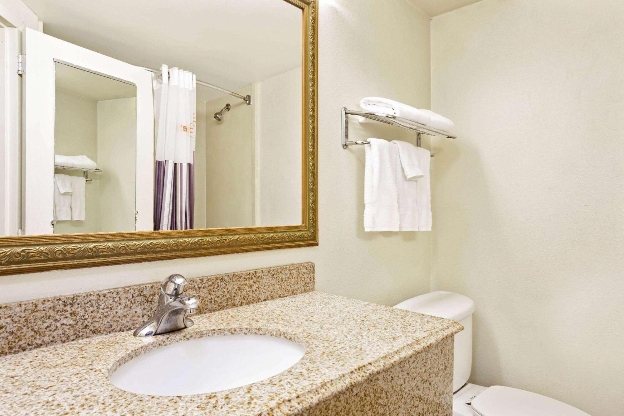 La Quinta By Wyndham / New York 3*